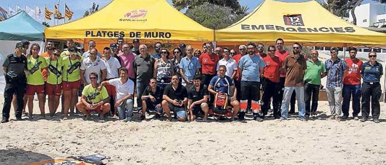 Participantes en el simulacro de salvamento.