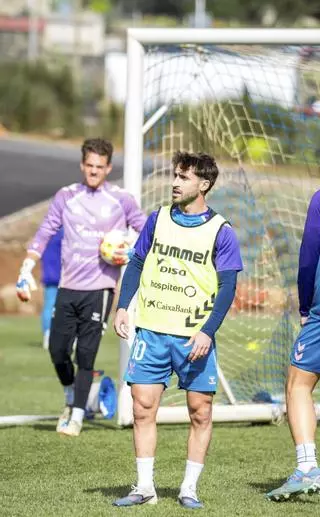 Nacho Gil anuncia que se quedará en el CD Tenerife