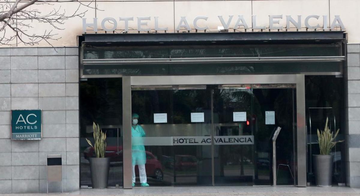 Los pacientes leves de la COVID-19 pasan su cuarentena en hoteles