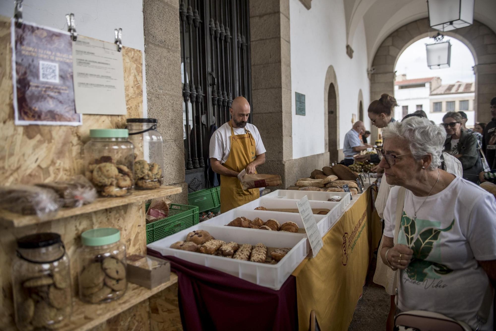 Las imágenes del biomercado este domingo en Cáceres