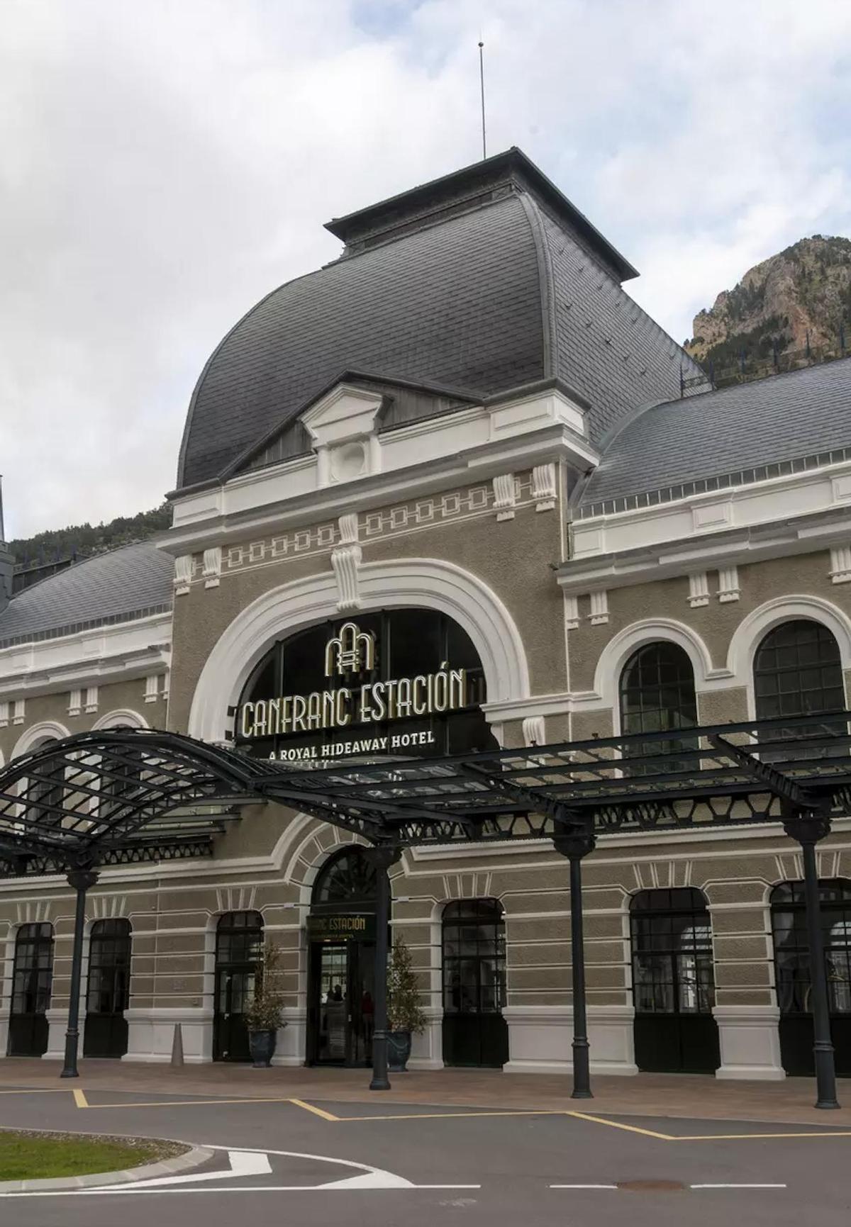 Hoy es un lujoso hotel, Canfranc Estación, A Royal Hideaway.