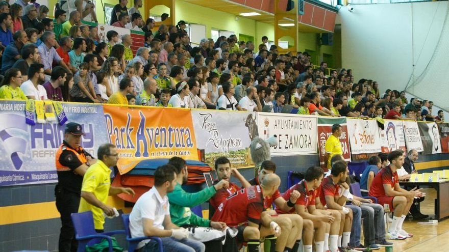 El Bada Huesca pasa el trámite del Palau antes de recibir al MMT Seguros (33-20)