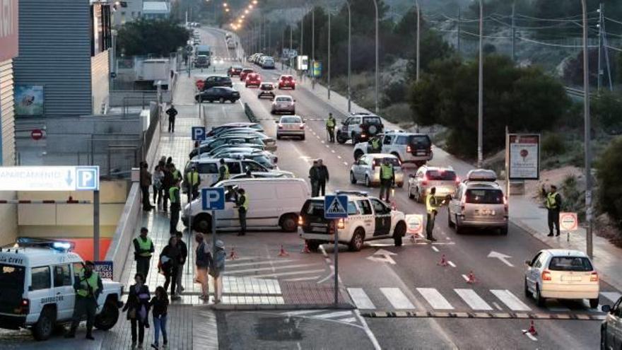 Control preventivo de la Guardia Civil en Finestrat