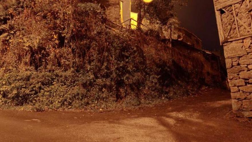 El lugar en el que se produjo el accidente, en el pueblo de Los Quintanales (Mieres).