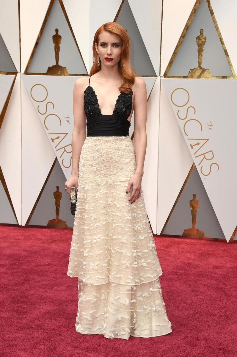 Oscar 2017: Emma Roberts con vestido de Armani