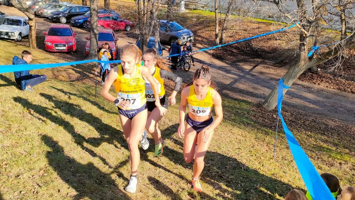 Isabel Linares encabeza la carrera en Zuera este domingo.