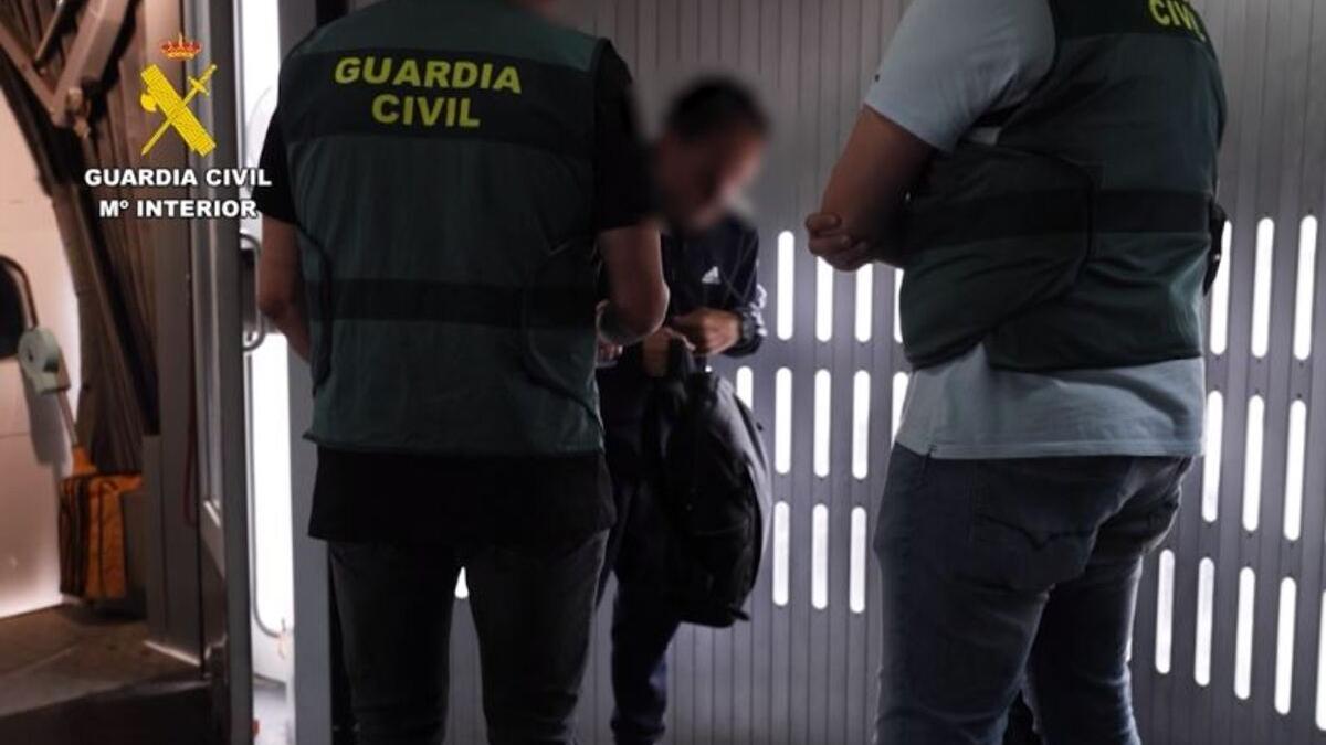 Cuatro detenidos en Alicante, Almería y Granada por una estafa piramidal de 47.000 euros de inversión en oro