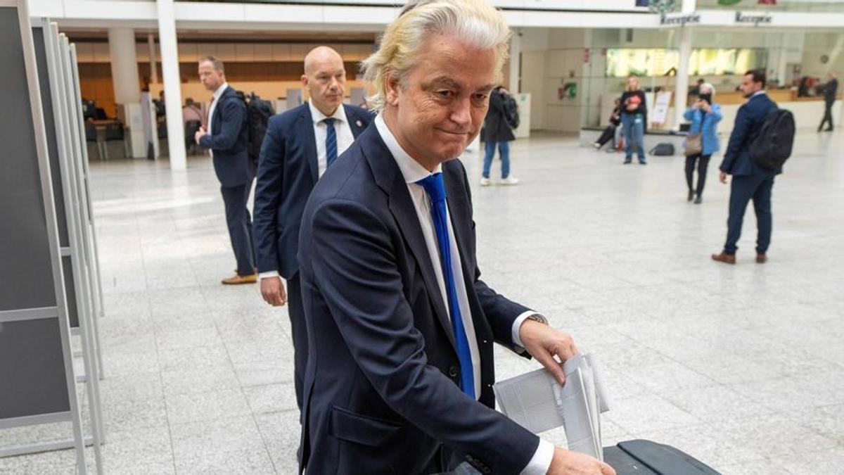 El líder de la ultraderecha en Países Bajos, Geert Wilders, vota en las elecciones europeas.