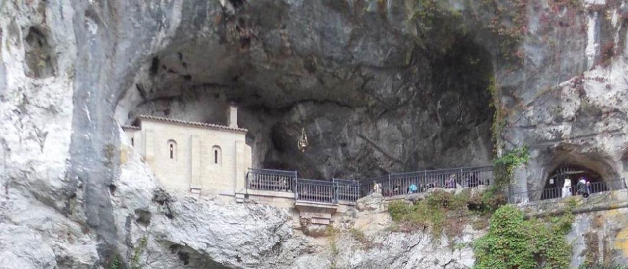 El &quot;chorrón&quot; brota de nuevo en Covadonga