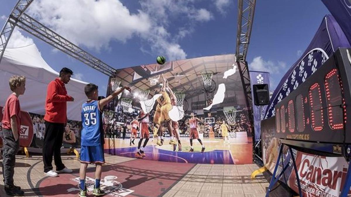 Año tras año, la Fan Zone divierte a fans de todas las edades