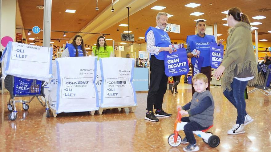 Caprabo i els bancs d’aliments reforcen la crida de voluntaris per ajudar en el Gran Recapte d’aliments