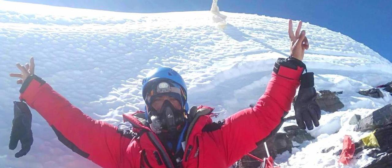 Anto Pérez junto a la cumbre del Lhotse, a más de 8.500 metros de altitud