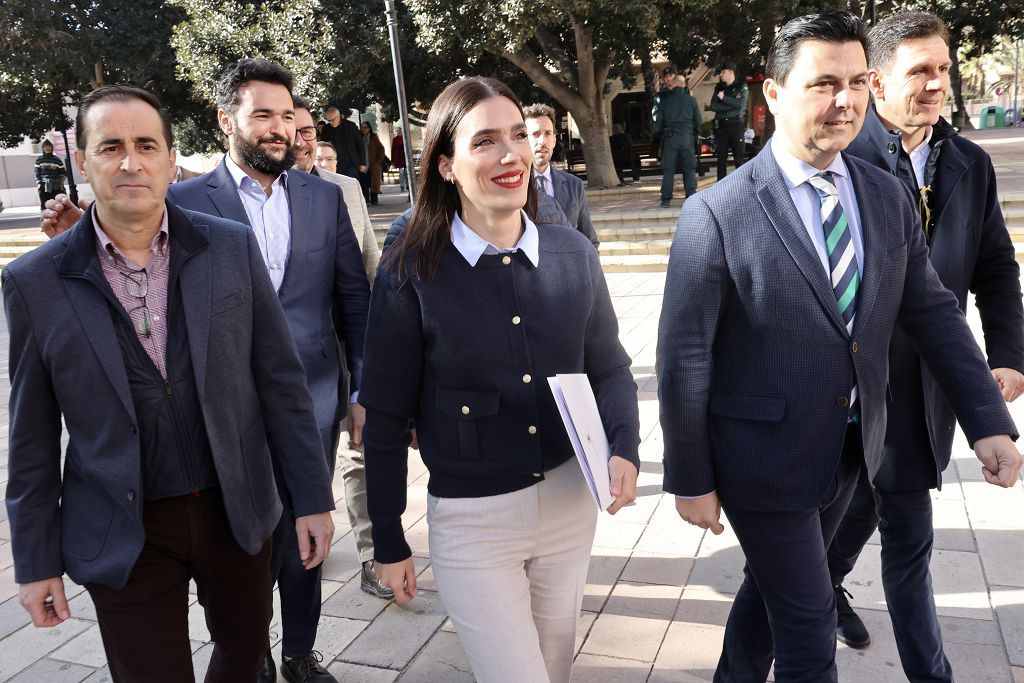 Las imágenes de la moción de censura en Alhama de Murcia