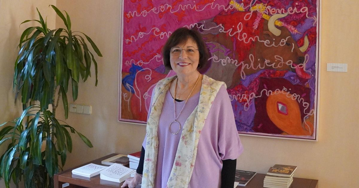 Pepa Frau Ribes en el CVC, ante el cuadro &quot;En el hombre existe mala levadura&quot;, de Elena Negueroles Colomer.