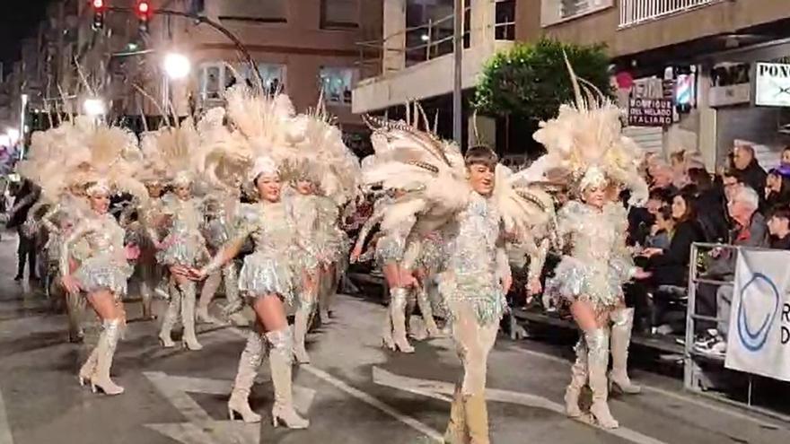 La peña Azabache deja un momentazo en el último desfile del Carnaval de Águilas