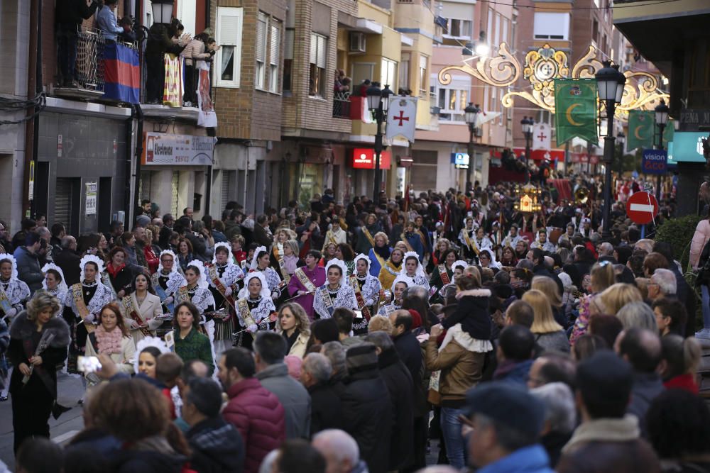 La comparsa Turcos sacude las calles a cinco días de los Moros y Cristianos de Sax