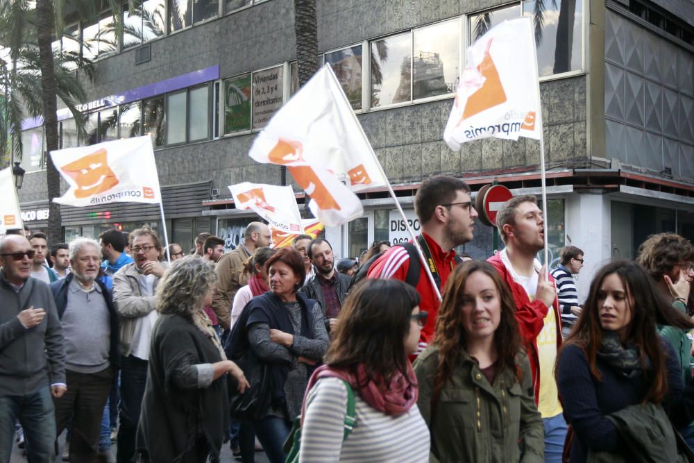 Manifestación en Valencia con motivo del 25 d'Abril