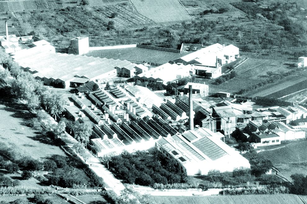 Foto histórica de la fábrica textil de Can Dubler de Sant Boi