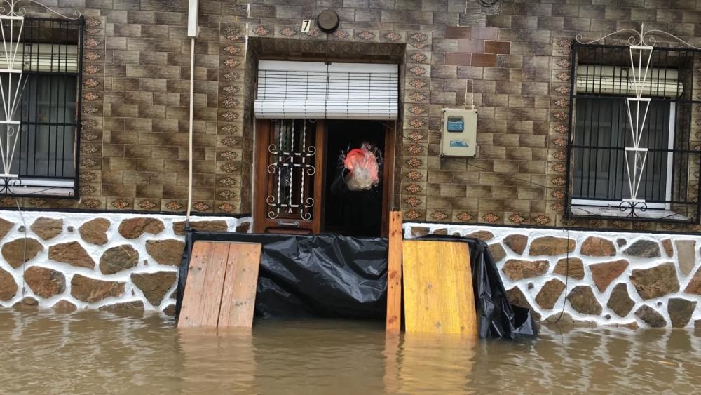 Accesos a Redovan cortados por el poligono San Carlos.