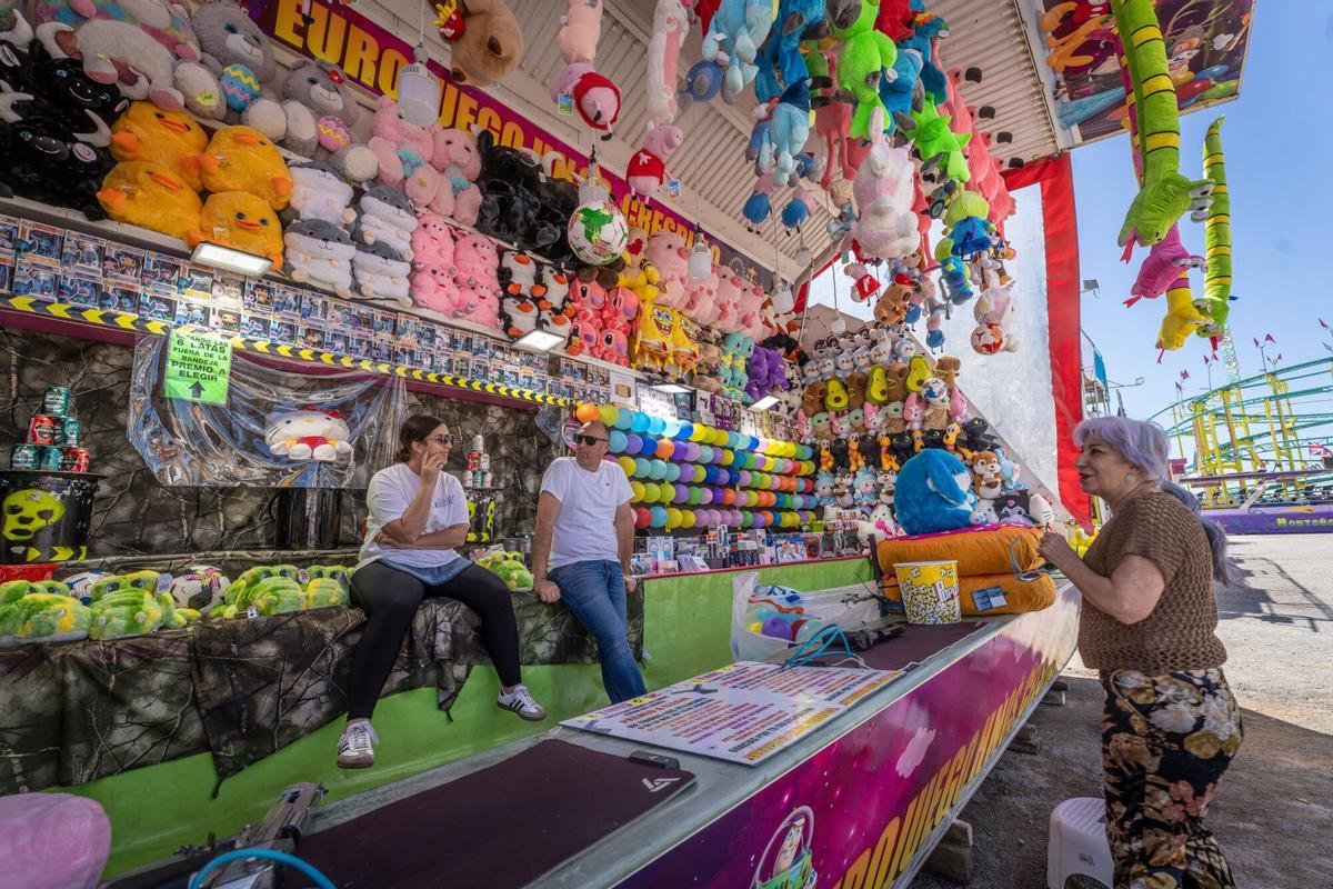 La primera Feria de Abril de Barcelona con entrada de pago rebaja la afluencia y levanta ampollas