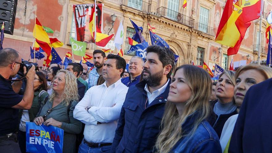 El PSOE compara la imagen de la Catedral contra la amnistía con la &quot;foto de Colón del PP y la ultraderecha&quot;