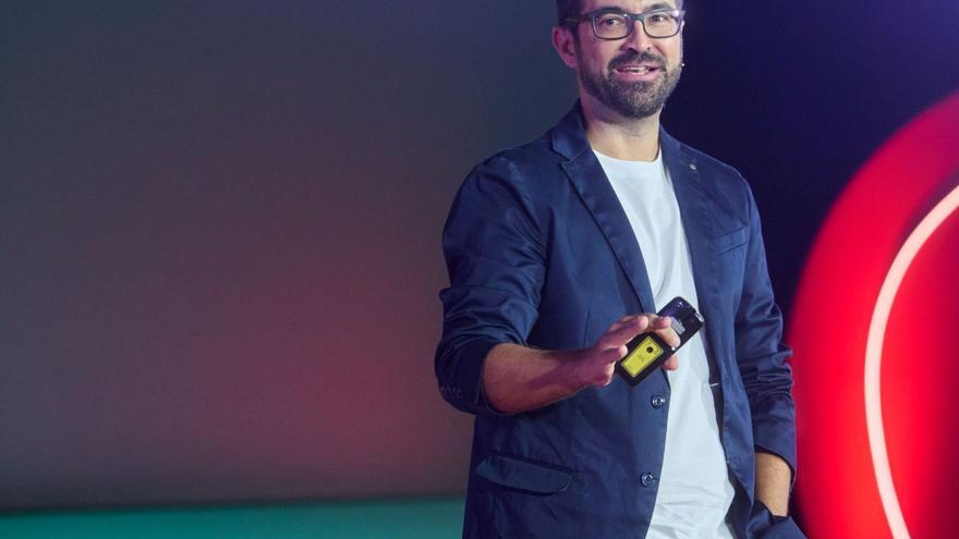 El experto en educación César Poyatos, exponiendo durante una conferencia. | | CEDIDA