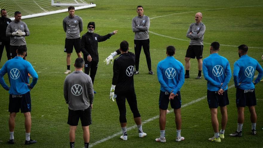 Entrenamiento del CD Tenerife en la Ciudad Deportiva Javier Pérez. |