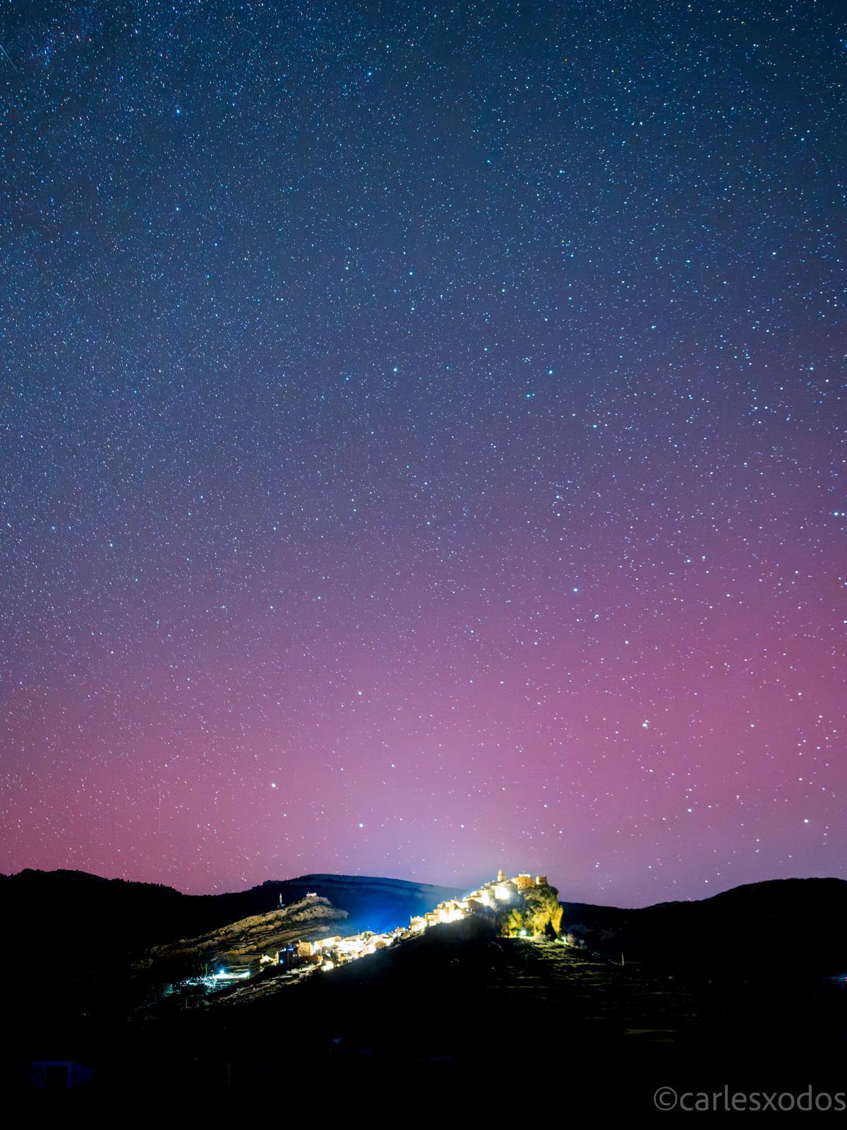 Espectacular imagen captada la pasada noche por Carles desde su Xodos natal.