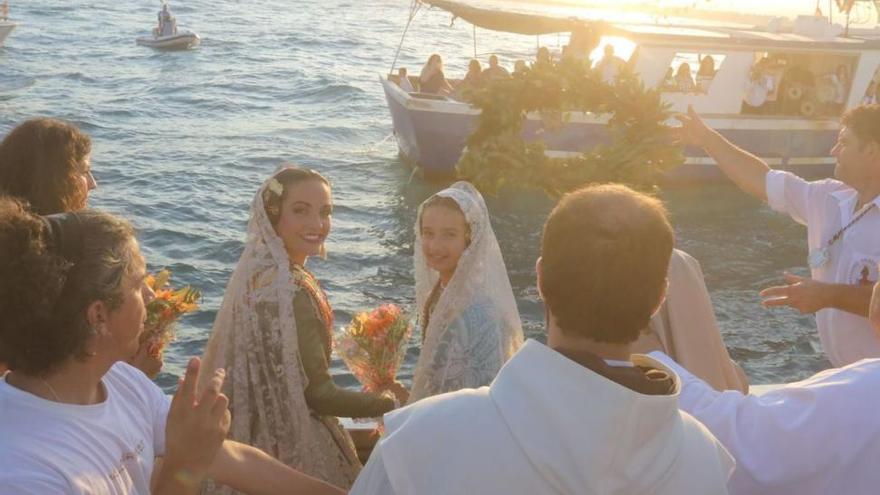 La provincia procesiona por tierra y mar a la Virgen del Carmen