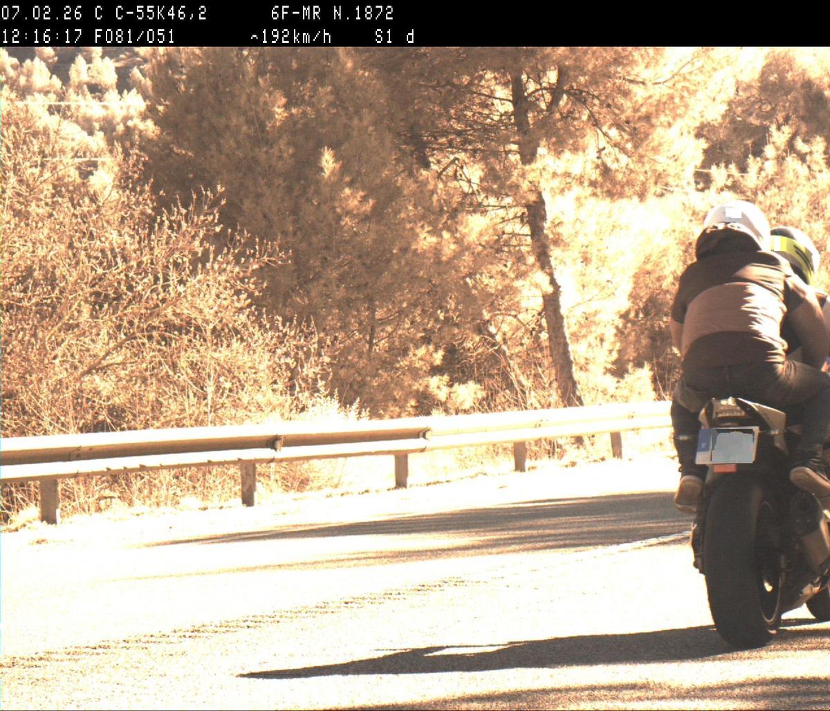 Imatge del cinemòmetre dels mossos que va captar l'excés de velocitat del motorista