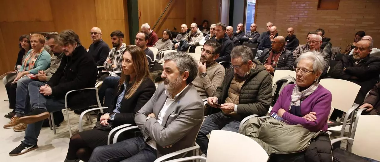 "No se puede tardar tanto en llegar de Oviedo a Llanes como de Oviedo a Madrid", señala José Manuel Zapico