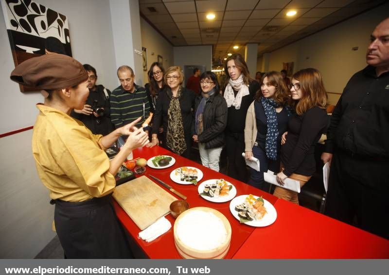 GALERÍA DE FOTOS -- La reconocida cocinera japonesa Taka Sasaki triunfa con su taller de cocina en Vila-real