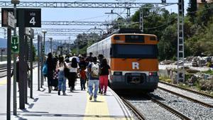 Un tren de la R3, en la estación de Granollers-Canovelles