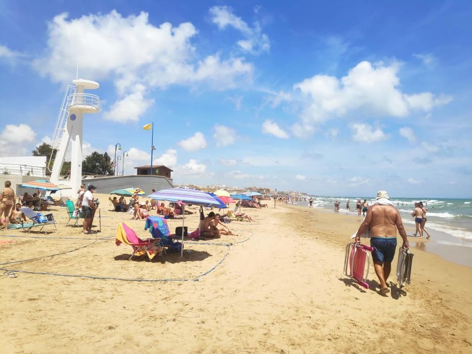 Los servicios de emergencia no ha podido reanimar al bañista de 72 años y nacionalidad española que se ha adentrado en el agua poco ante de que se abriera el servicio de socorrismo. Es el segundo fall