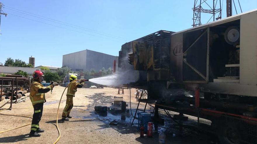 Los bomberos sofocan el incendio de dos transformadores en Pilar de la ...