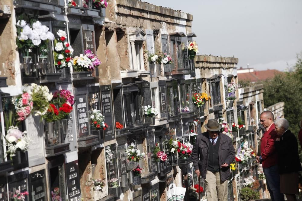 Día de Difuntos en el cementerio de Ceares, Gijón