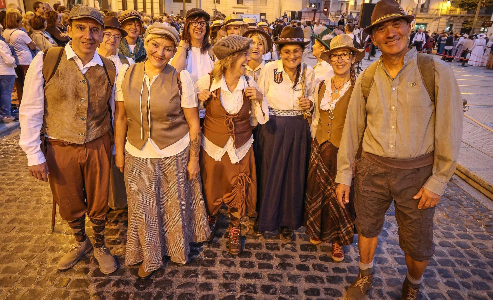Inicio de la Feria Modernista de Alcoy 2025