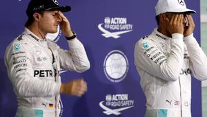 Formula One - F1 - Abu Dhabi Grand Prix - Yas Marina Circuit, Abu Dhabi, United Arab Emirates - 26/11/2016 - Mercedes’ Formula One drivers, Lewis Hamilton of Britain (R) and Nico Rosberg of Germany line up for group photo after qualifying session. REUTERS/Ahmed Jadallah