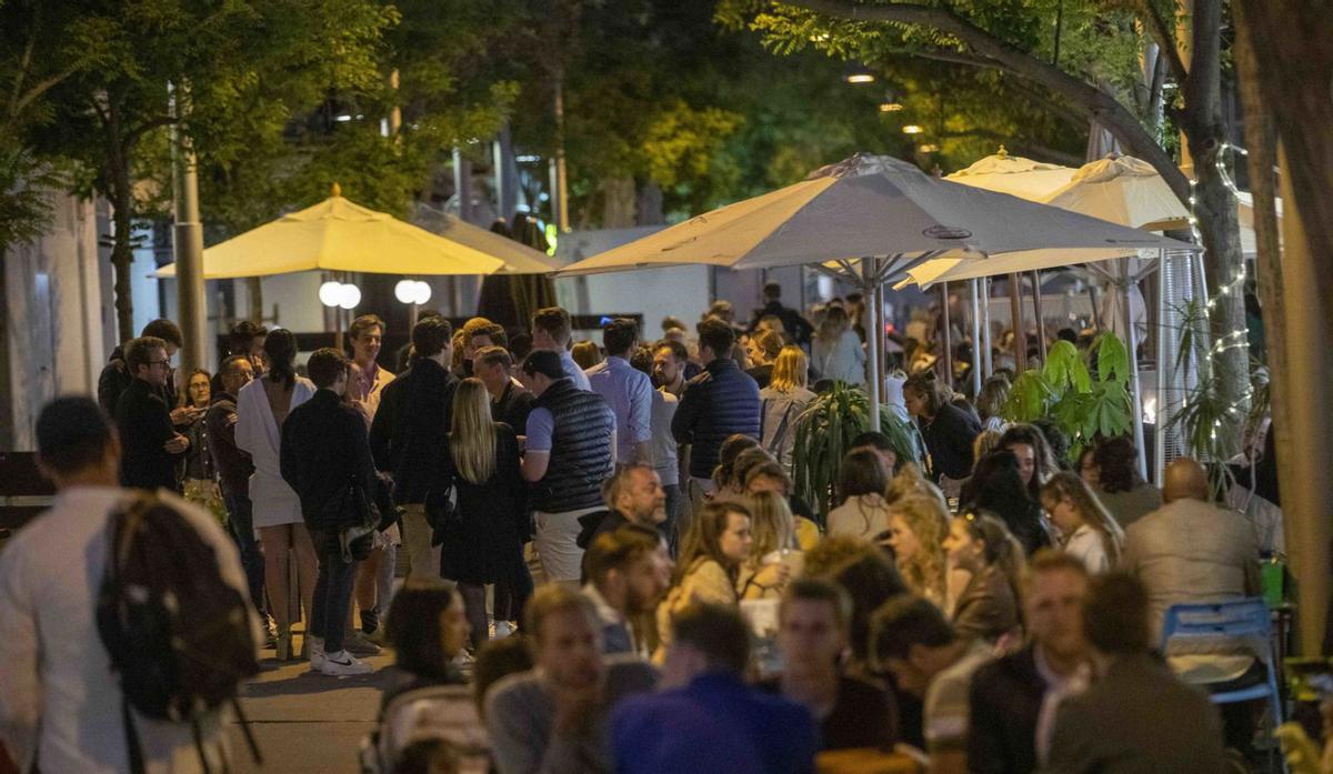 Barri Cívic de Santa  Catalina pidió menoslocales de ocio. |  G. BOSCH