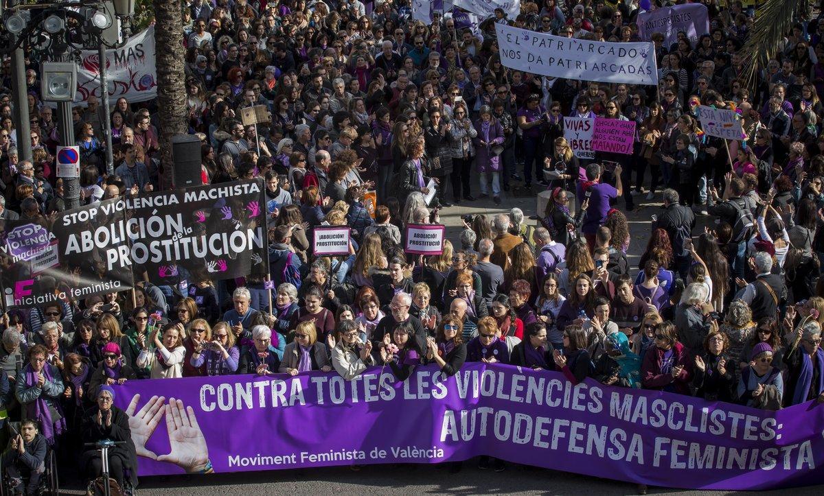 Manifestación con motivo del Día Internacional contra la Violencia hacia las Mujeres, en Valencia.