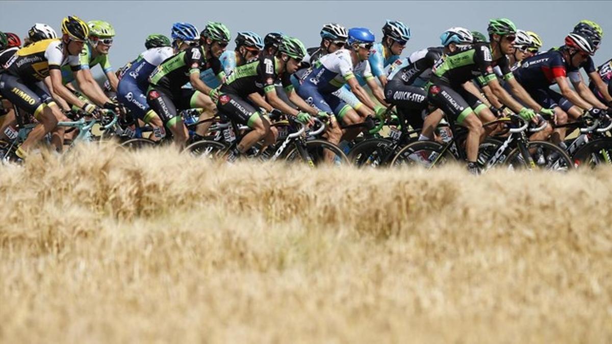 El pelotón del Tour, poco antes de la caída.