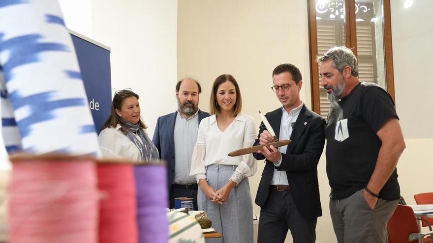 El Consell de Mallorca inicia la protección de la técnica de la tela de 'llengües' como bien de interés cultural inmaterial