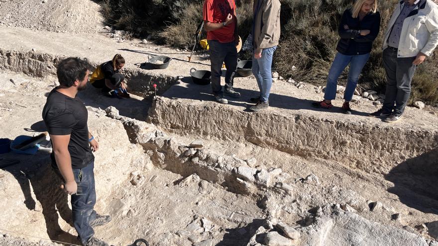 Descubren una yesería del siglo XIII en las excavaciones de la alquería de Petrer