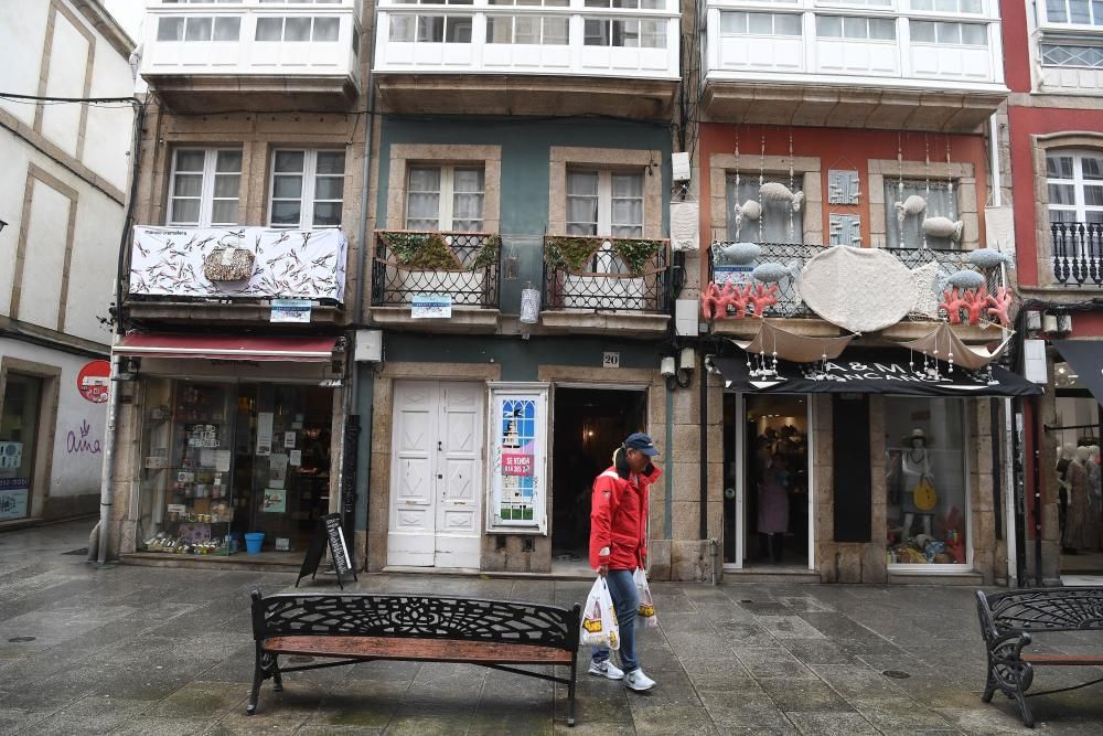 Arte en los balcones de Riego de Agua