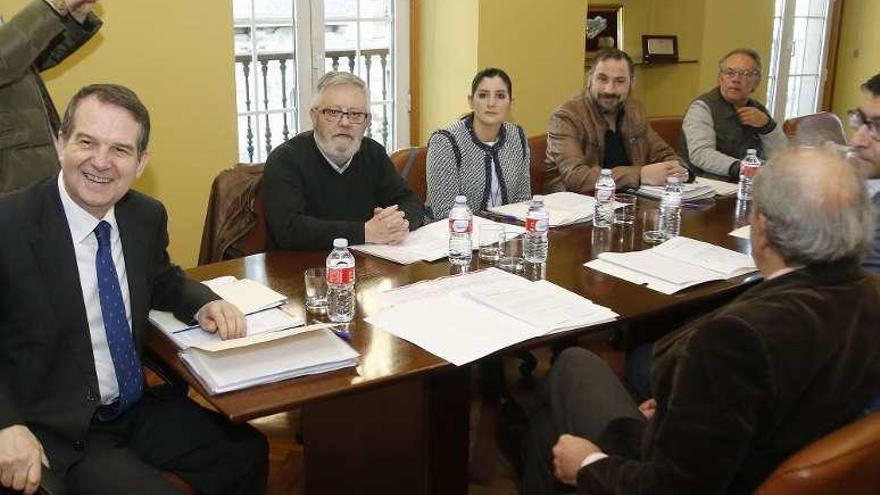 Leticia Santos, en una reunión del Área Metropolitana. // Alba Villar