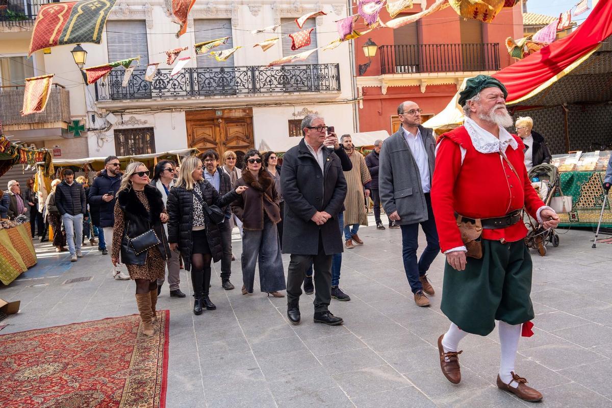 Así se sumerge Llombai en su historia con el mercado renacentista de los Borja