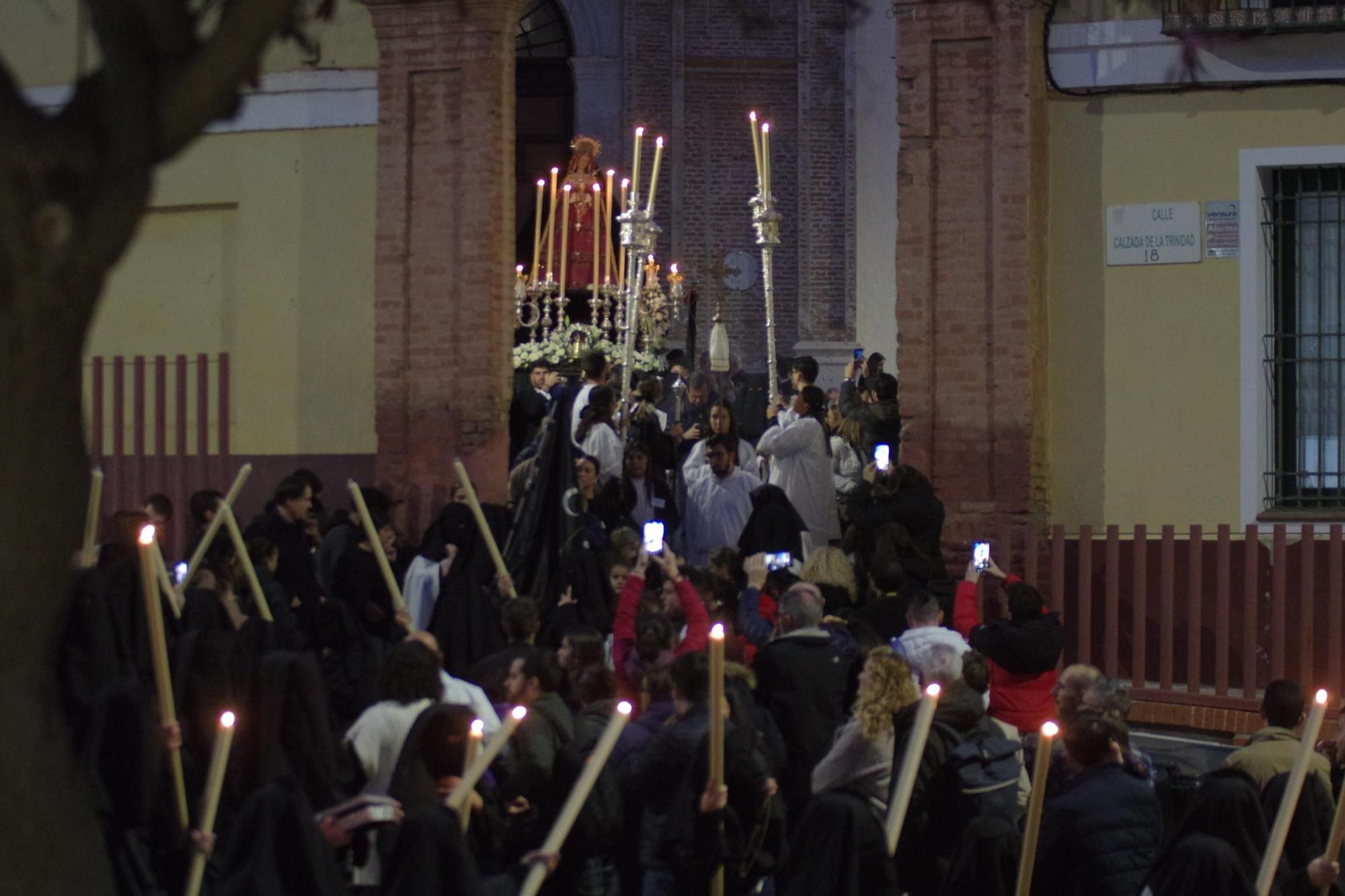 Procesión del Grupo Parroquia de Santa María en su Dulce Resignación y Esperanza por el barrio de la Trinidad