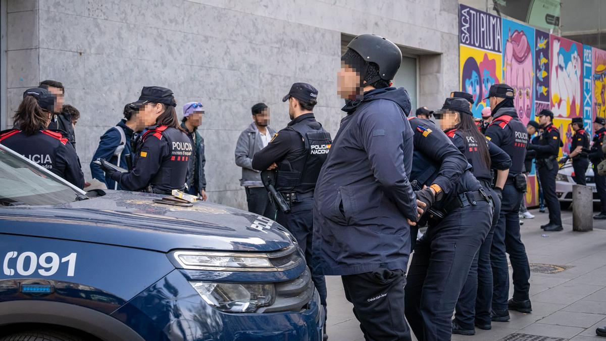 Mil agentes se despliegan en Barcelona, Badalona y LHospitalet en un macrodispositivo contra la multirreincidencia