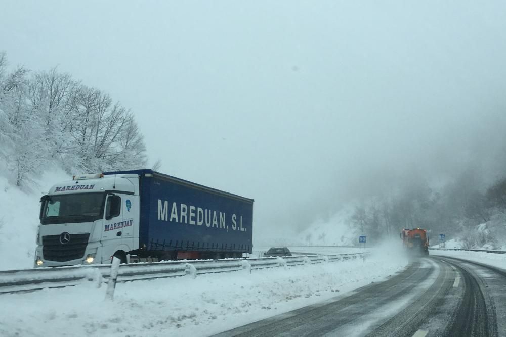 Temporal en la autopista del Huerna