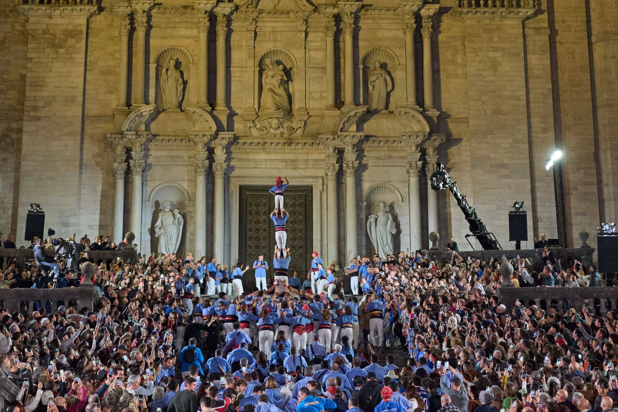 Les imatges de la pujada del pilar de 4 a les escales de la Catedral